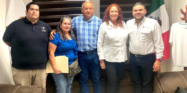 Acerca el ITAVU programas de vivienda a familias de Villa de Casas