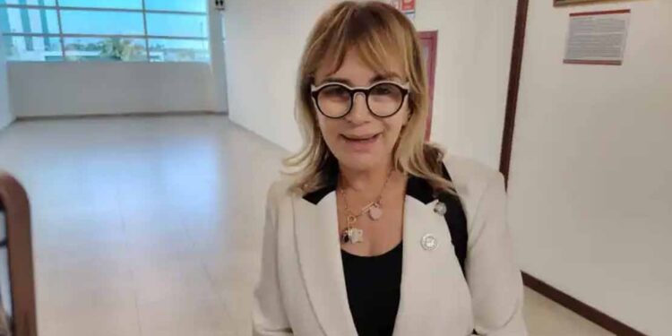 Magaly espera los tiempos y refuerza trabajo legislativo