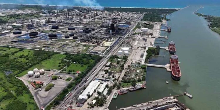 Descarta SEDUMA derrame de crudo en el Pánuco; turna denuncia a la ASEA