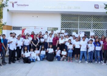 Se gradúan estudiantes del CEDEX en Victoria