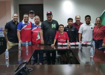 Reconoce Miguel Ángel Valdez a estudiantes de Tamaulipas por representar a México en Mundial FIFA 2026