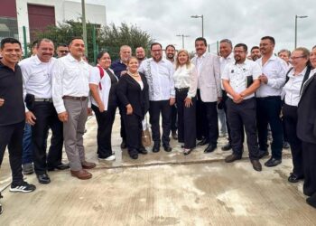 Entrega Miguel Ángel Valdez García nombramiento al nuevo titular del CREDE Nuevo Laredo