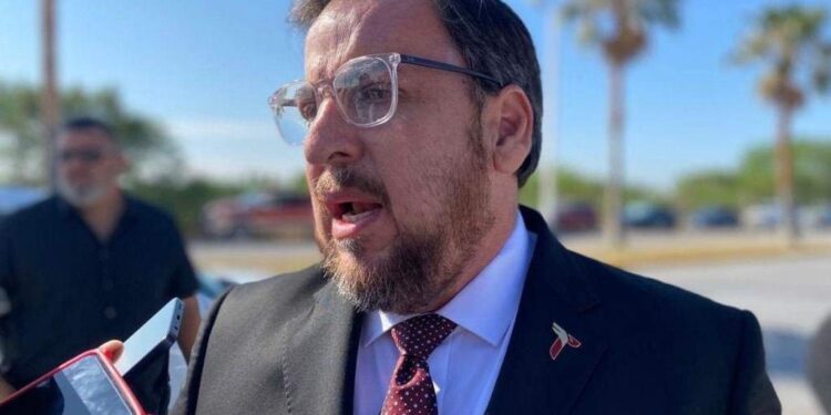 Indebido condicionar la entrega de documentos oficiales al pago de graduaciones: SET