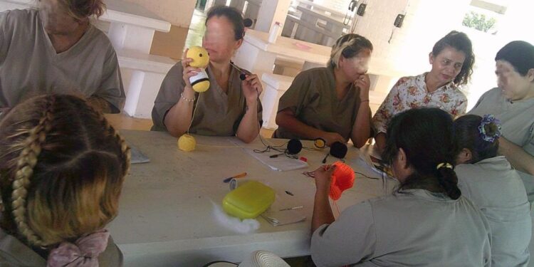 Reciben Mujeres del CEDES Altamira capacitación laboral en crochet