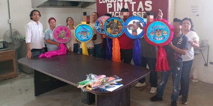 Impulsa DEMA reinserción social a través de capacitación laboral con taller de piñatas