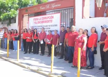 Truenan 6 escuelas contra supervisora; Nora de los Reyes no ha hecho cumplir resolutivo