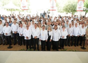 En homenaje solemne reconoce la UAT trayectoria de 215 docentes