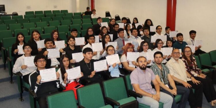 Reconoce UPRR la excelencia académica de sus estudiantes