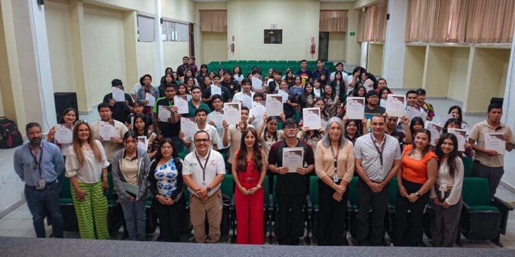Respalda la UT Matamoros a estudiantes con becas para fortalecer permanencia escolar