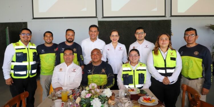 Reconoce Salud humanismo de las paramédicas y paramédicos en su día