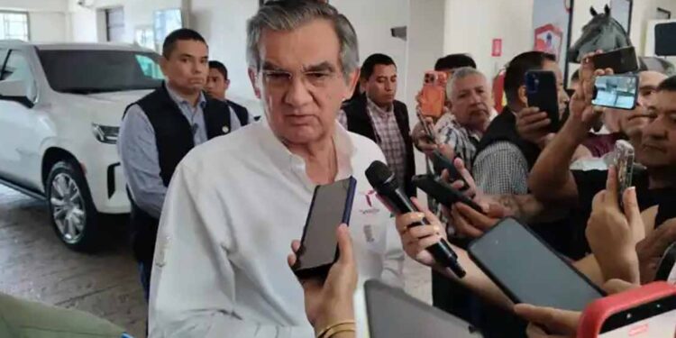 Pide Américo a su gabinete definir con responsabilidad aspiraciones electorales