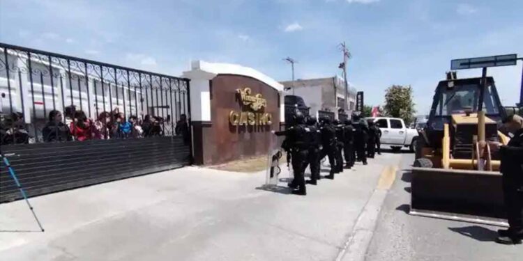 Se atrincheran trabajadores para evitar desalojo de Winner Casino
