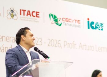Prieto Herrera refrenda apoyo a la juventud durante graduación del ITACE