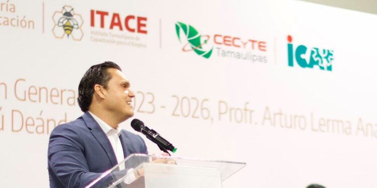 Prieto Herrera refrenda apoyo a la juventud durante graduación del ITACE
