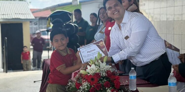 Continuamos apoyando e impulsando la educación, felicidades a los nuevos graduados: HP