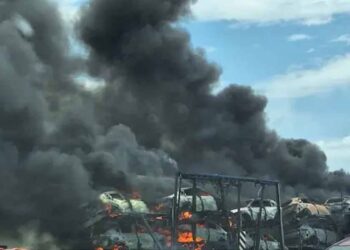 Se incendia tráiler nodriza en la carretera Victoria-Zaragoza; vehículos quedan reducidos a cenizas