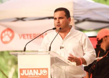 Beneficia Juanjo Salazar a decenas de familias con servicios gratuitos