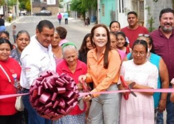 BENEFICIA CARMEN LILIA CANTUROSAS A FAMILIAS DE DIFERENTES SECTORES DE NUEVO LAREDO CON OBRAS DE INFRAESTRUCTURA VIAL