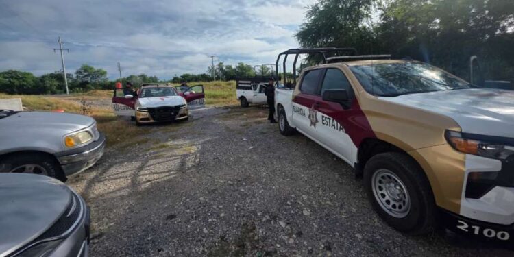 A través del Operativo Héroes Paisanos 2026, Guardia Estatal brinda apoyo a familia varada en carretera