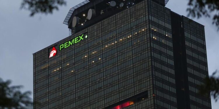 Concluye Pemex atención a fuga en ducto de combustóleo en Salina Cruz, Oaxaca