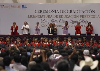 Gradúa a nueva generación de docentes de preescolar la Normal de Educadoras “Maestra Estefanía Castañeda”