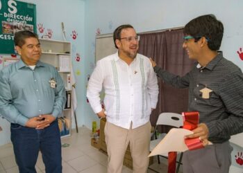 Dota SET de centro de cómputo a la Escuela Primaria Multigrado “Leona Vicario” de San Nicolás