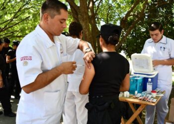 Lleva el ISSSTE jornada de vacunación a la SSPT