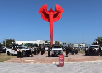 Fortalece Américo Villarreal a la Guardia Estatal con 17 patrullas y dos torres móviles de videovigilancia