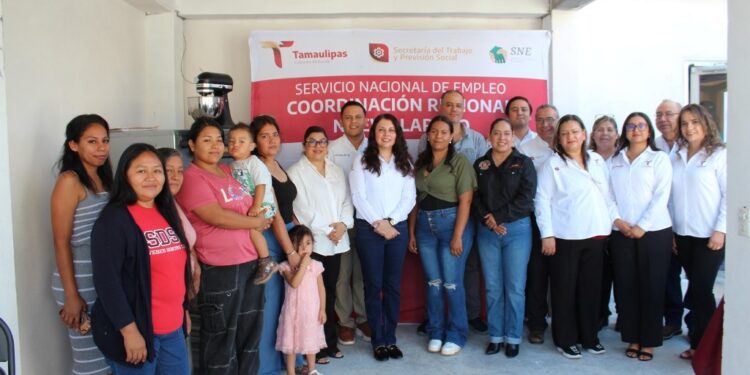 Fortalece STPS emprendimiento con entrega de equipo productivo a dos negocios de Nuevo Laredo
