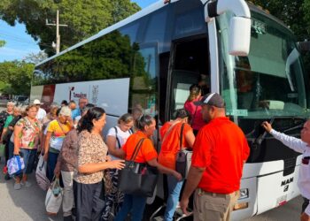 Programa de Turismo Social lleva a adultos mayores a pasear a El Chorrito en Hidalgo, Tamaulipas