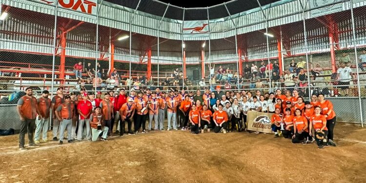 Potrancas y Vinculación, campeones en Torneo de Softbol Funcionarios UAT