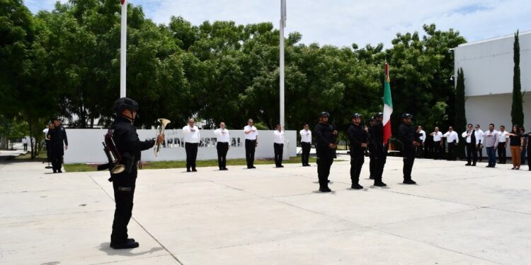 Toman protesta de bandera policías recién integrados a la Guardia Estatal