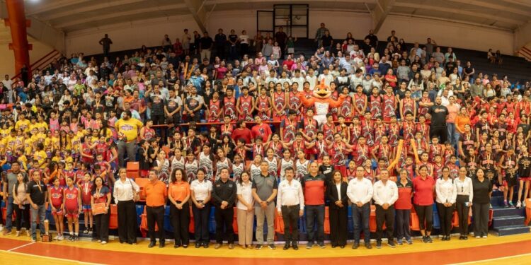 El rector Dámaso Anaya consolida el éxito de la primera Copa UAT de Básquetbol