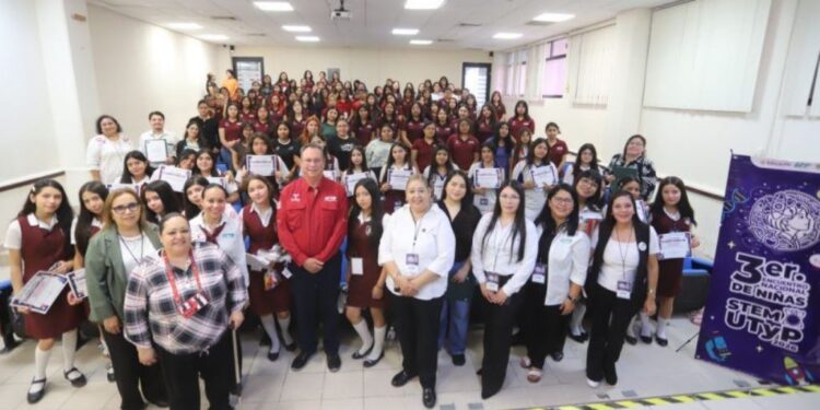 Inspira UTTN a más niñas a elegir carreras científicas y tecnológicas