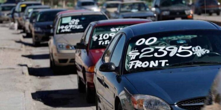 Venta de autos regularizados por decreto es legal, aunque no cambia el titular en el registro