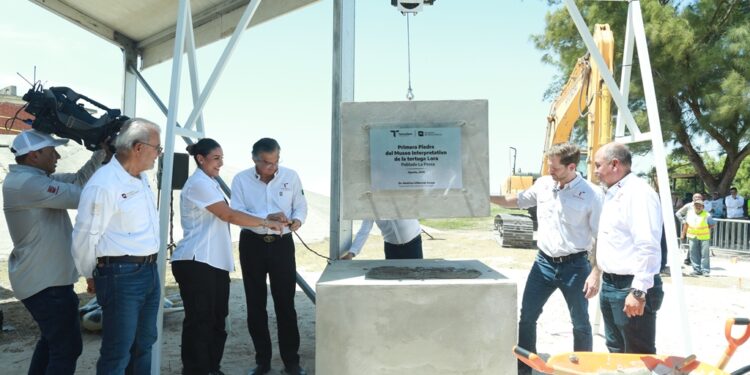 Coloca Américo primera piedra del Museo Interpretativo de la Tortuga Lora en Soto la Marina