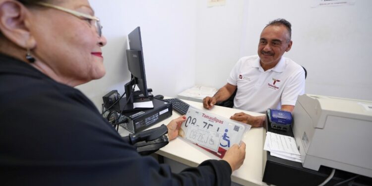 Facilita DIF Tamaulipas trámite de credencial y placas de circulación para personas con discapacidad