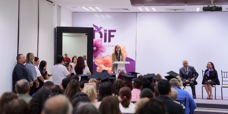 CREE del DIF Tamaulipas gradúa a 32 profesionales de la rehabilitación