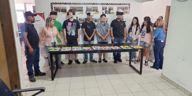 DEMA previene deserción escolar en Matamoros con entrega de útiles escolares