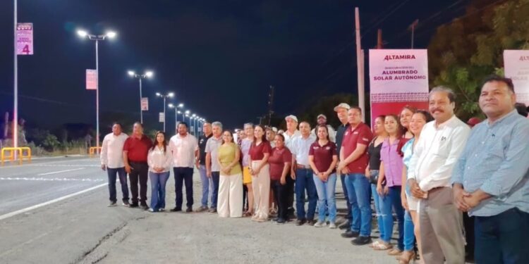 Gobierno de Altamira ilumina Esteros con red solar y proyecta más kilómetros