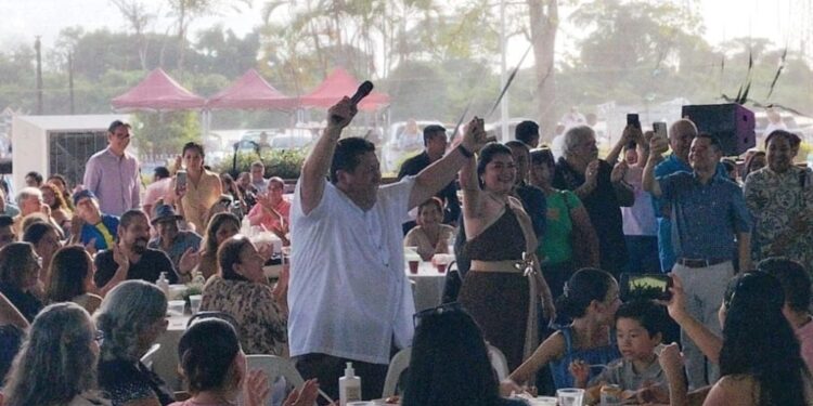 Director del Tec Madero celebra 53 años con multitudinario festejo