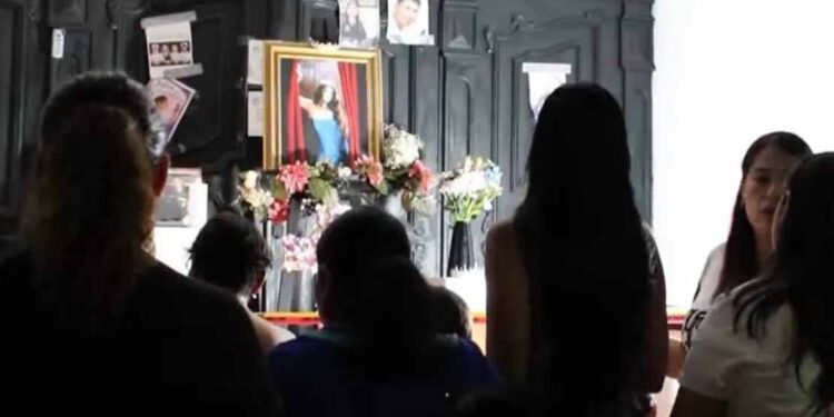 Justicia para Dafne: realizan oración frente a la Academia Doenitz a 40 días de su muerte