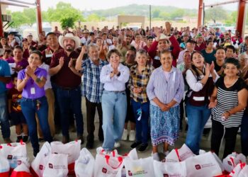 Entrega SEBIEN apoyos sociales en González