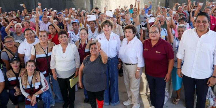 Entrega SEBIEN paquetes alimentarios en Tampico
