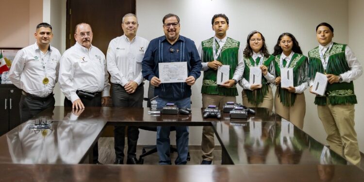Reconoce SET talento de estudiantes del CONALEP premiados en Mundial de Robótica en Japón