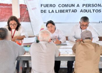 Brigada del IDPET brinda atención jurídica a adultos mayores en el CEDES