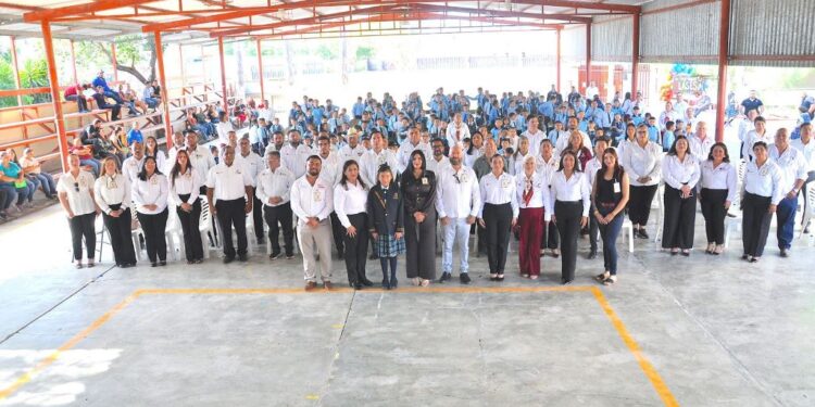 Refrenda secretario de Recursos Hidráulicos compromiso de Tamaulipas con la educación en Díaz Ordaz