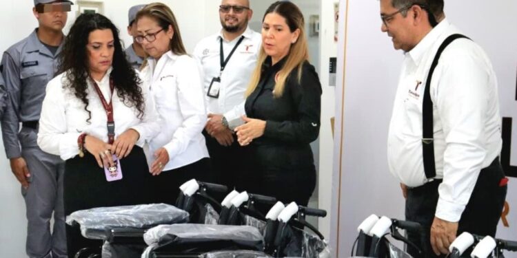 Refuerza Voluntariado de la SSPT apoyo social en los cinco CEDES con entrega de sillas de ruedas
