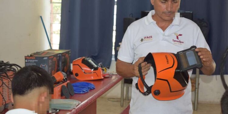 Fortalecen reinserción social de adolescentes con capacitación en soldadura