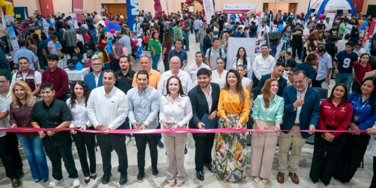 Feria de Empleo de la Juventud acercó 450 vacantes a buscadores de trabajo en Nuevo Laredo